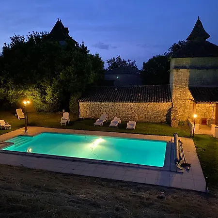 4 Personnes Avec Piscine Casa de Férias *