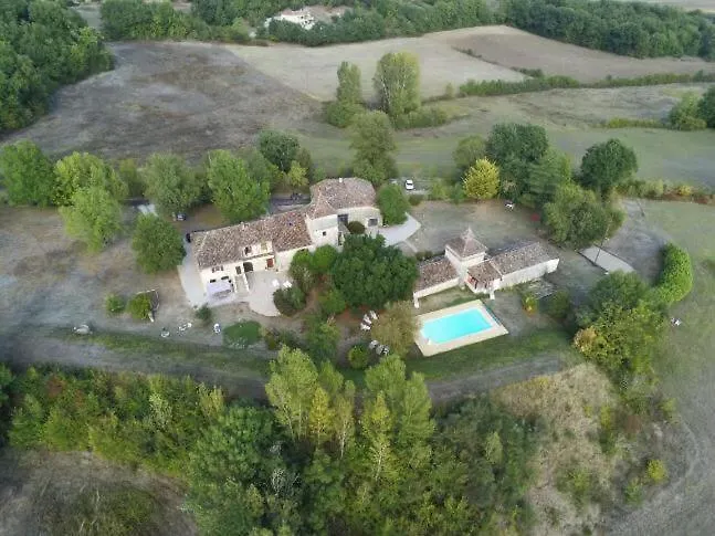 Insolite 4 Personnes Près De Cahors Hébergement de vacances Montdoumerc