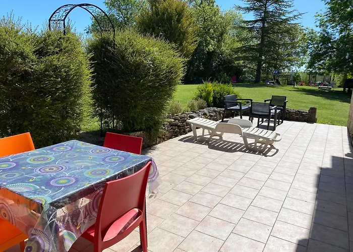 Hébergement de vacances Insolite 4 Personnes Près De Cahors Montdoumerc
